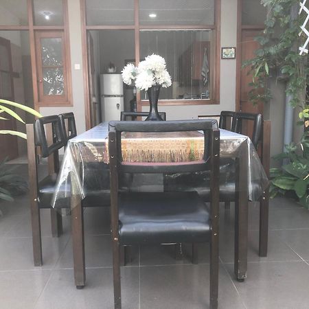 De Riau Guesthouse Бандунг Экстерьер фото
