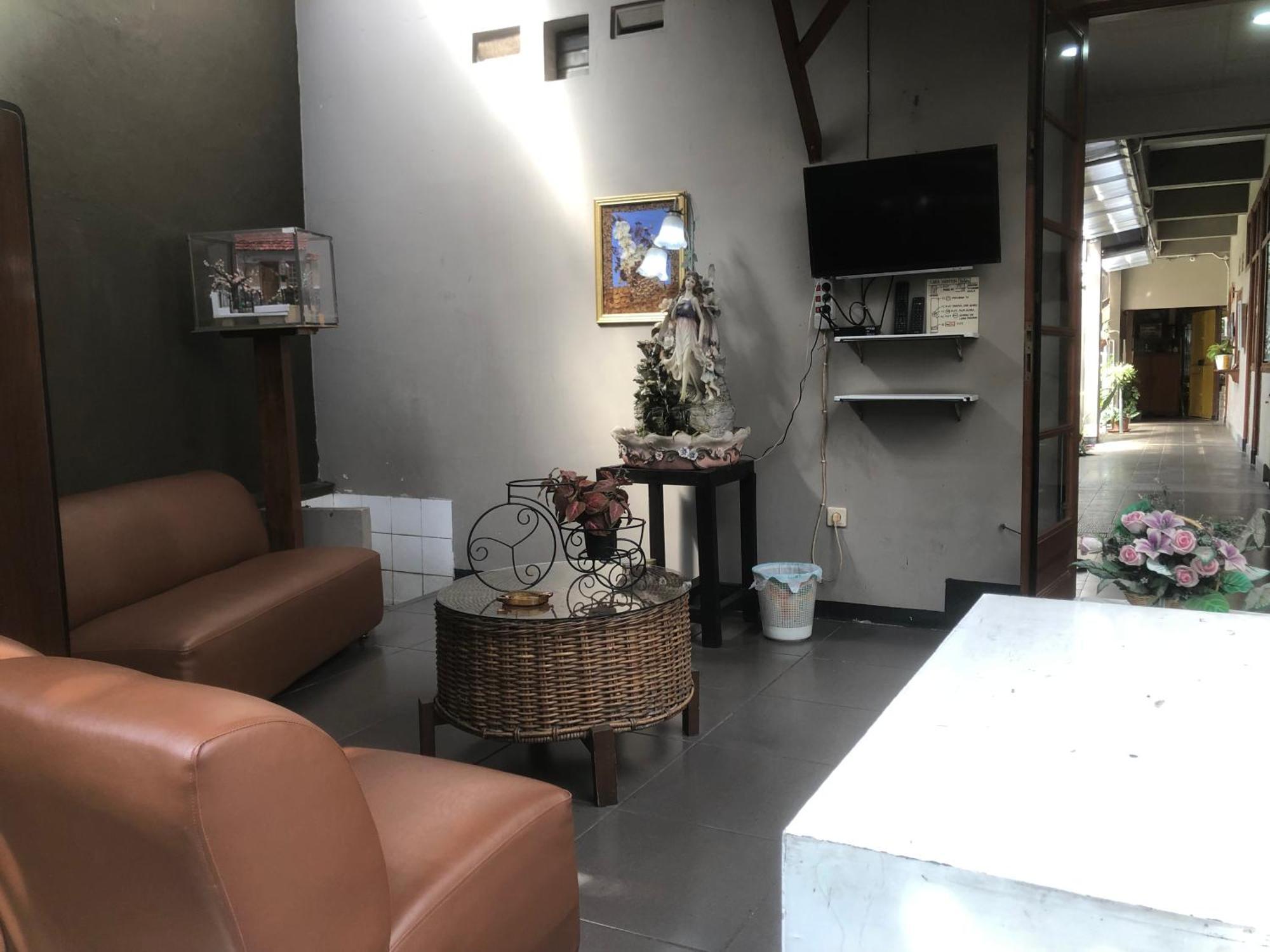 De Riau Guesthouse Бандунг Экстерьер фото