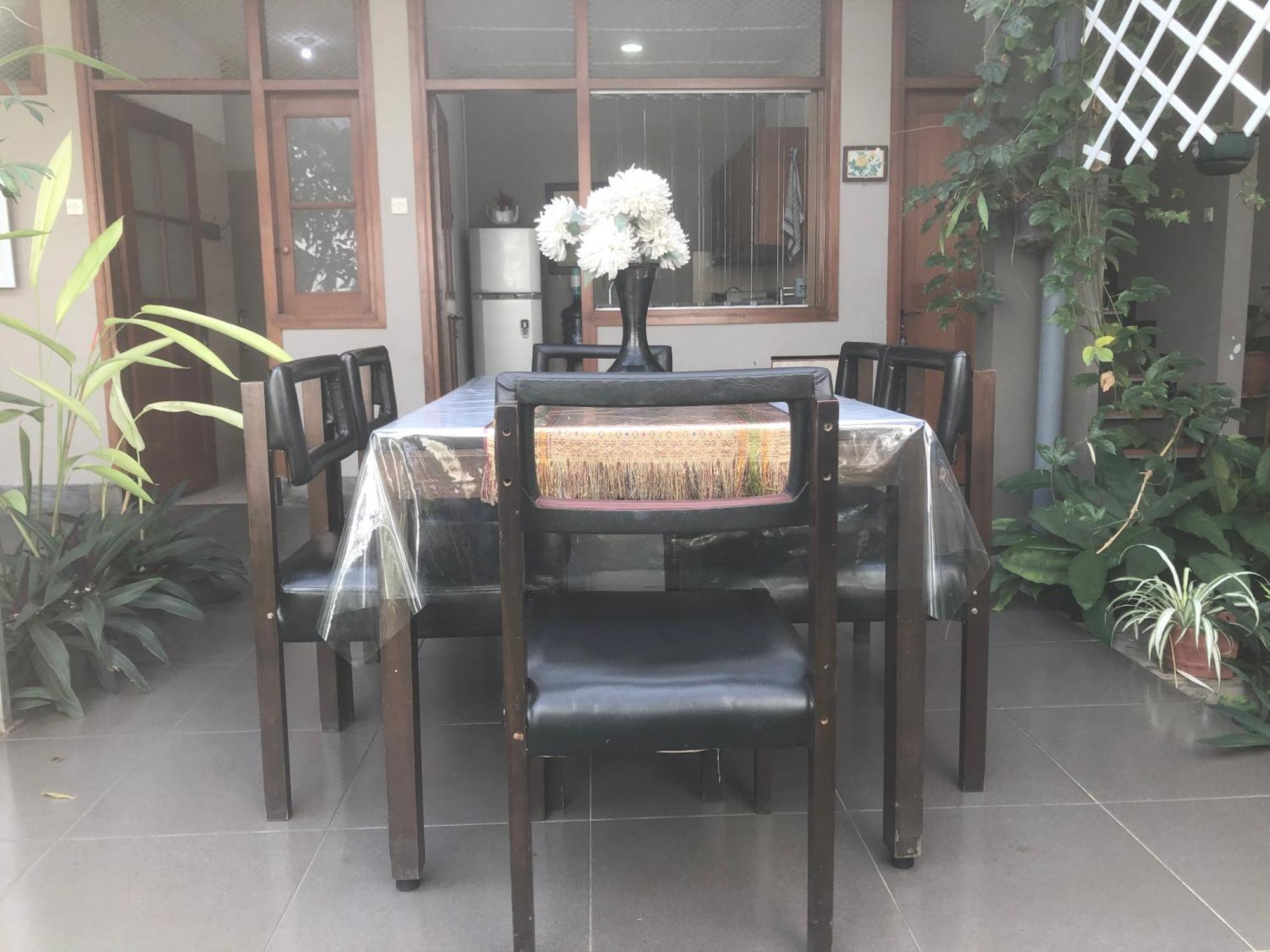 De Riau Guesthouse Бандунг Экстерьер фото