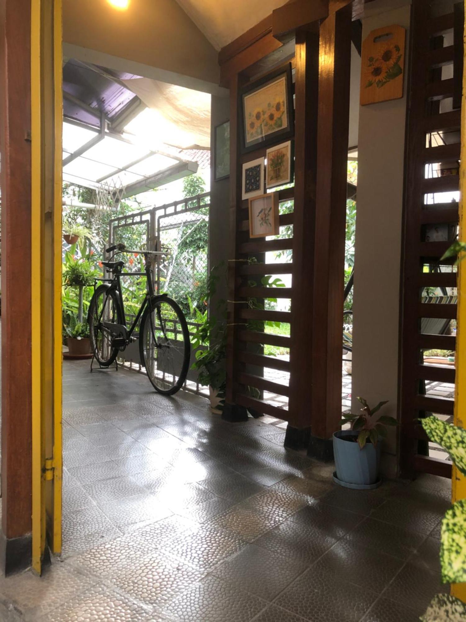 De Riau Guesthouse Бандунг Экстерьер фото