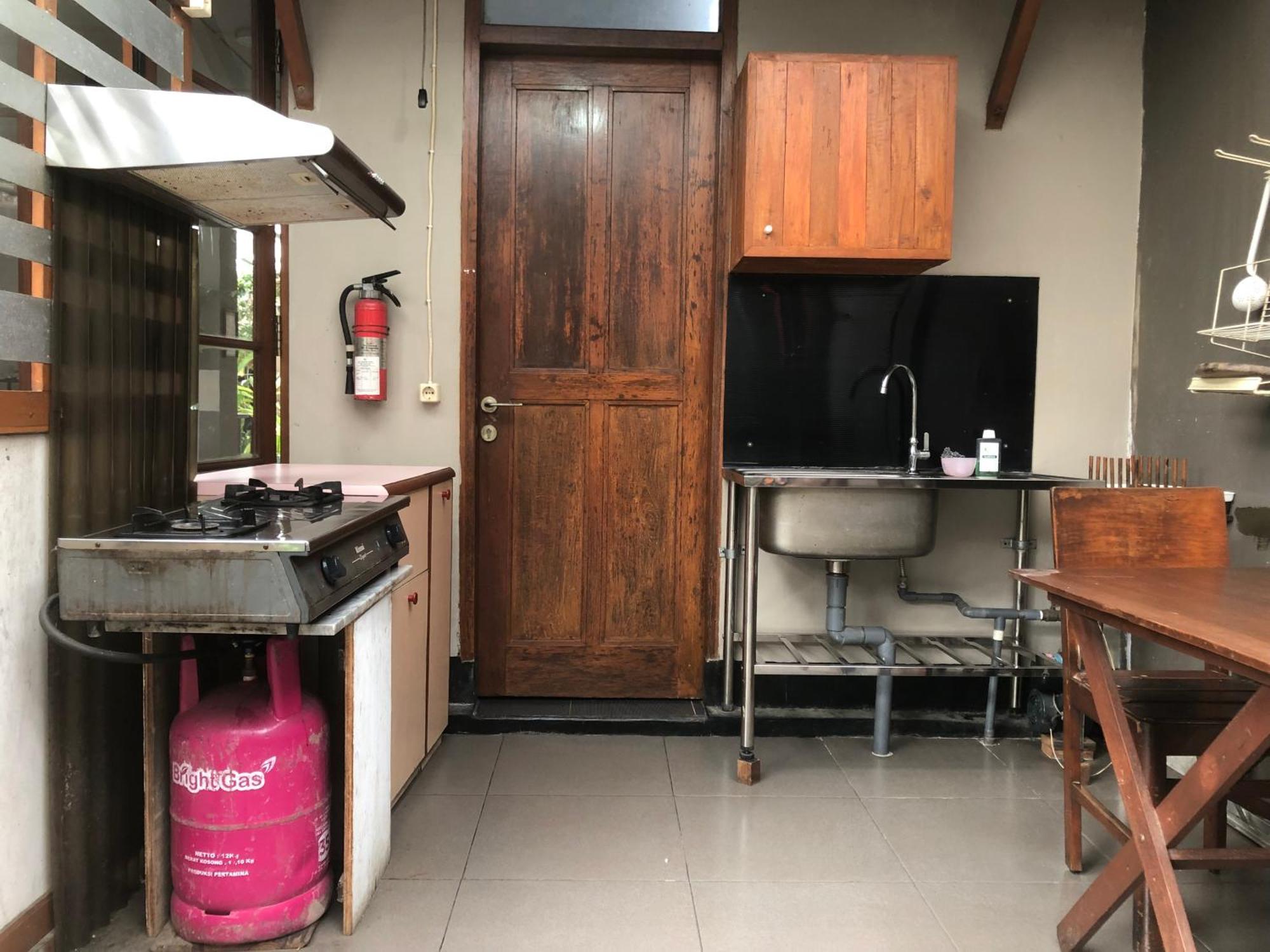 De Riau Guesthouse Бандунг Экстерьер фото
