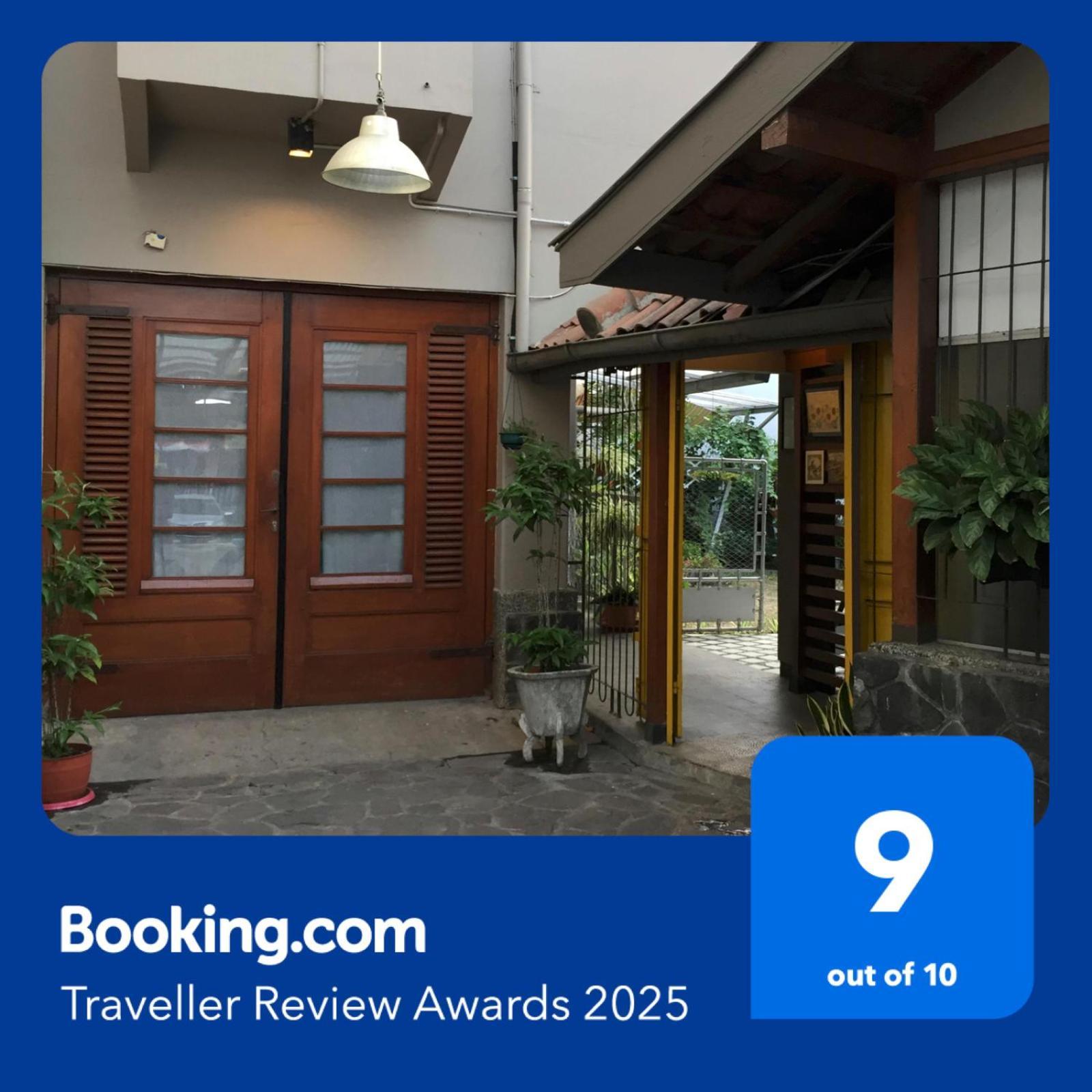 De Riau Guesthouse Бандунг Экстерьер фото