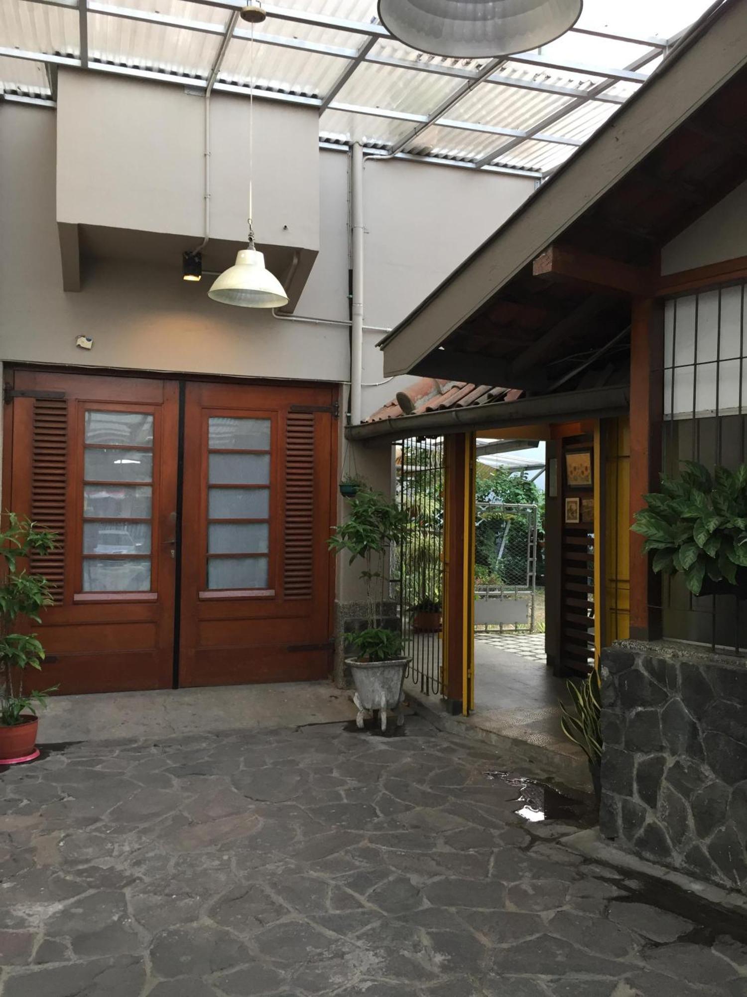 De Riau Guesthouse Бандунг Экстерьер фото