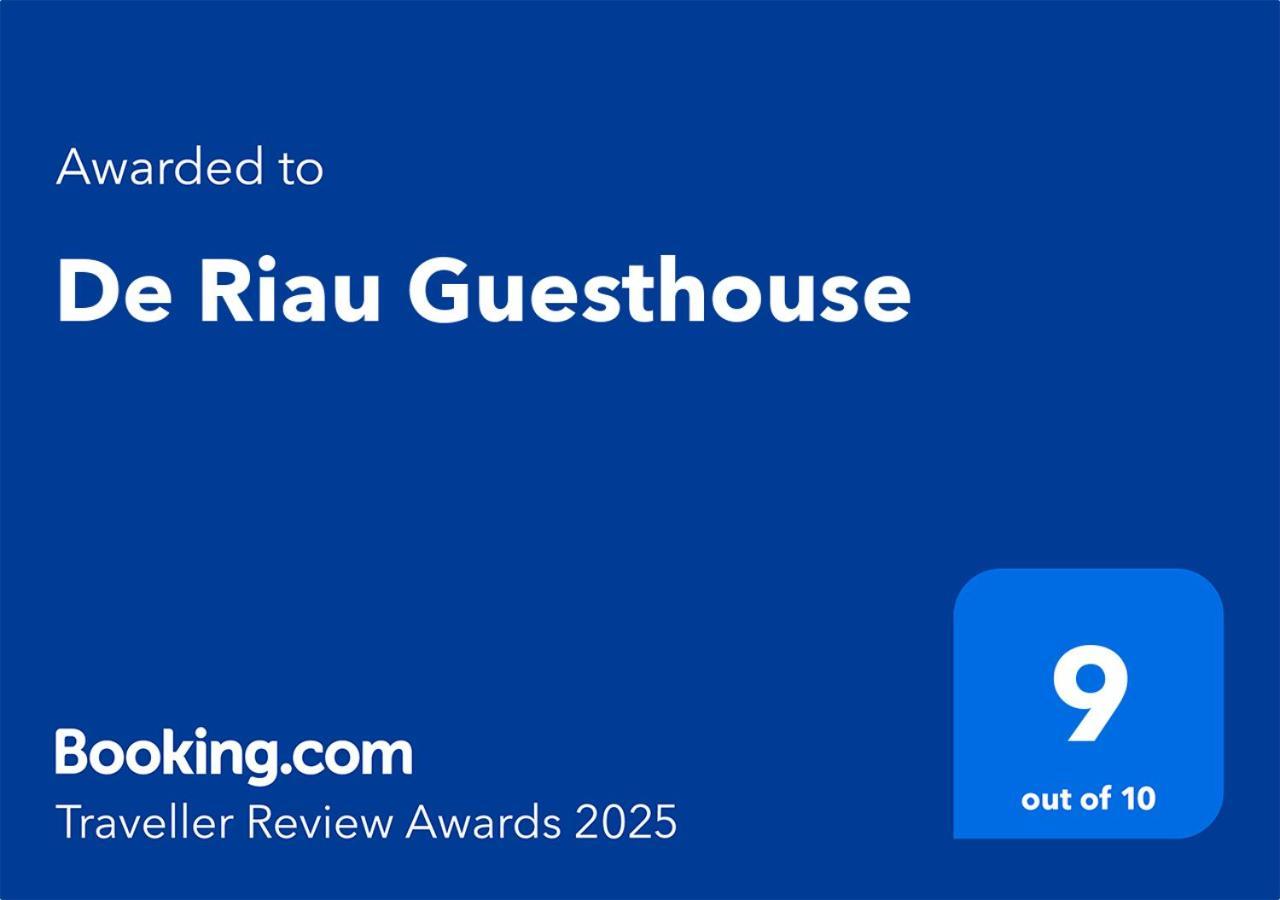 De Riau Guesthouse Бандунг Экстерьер фото